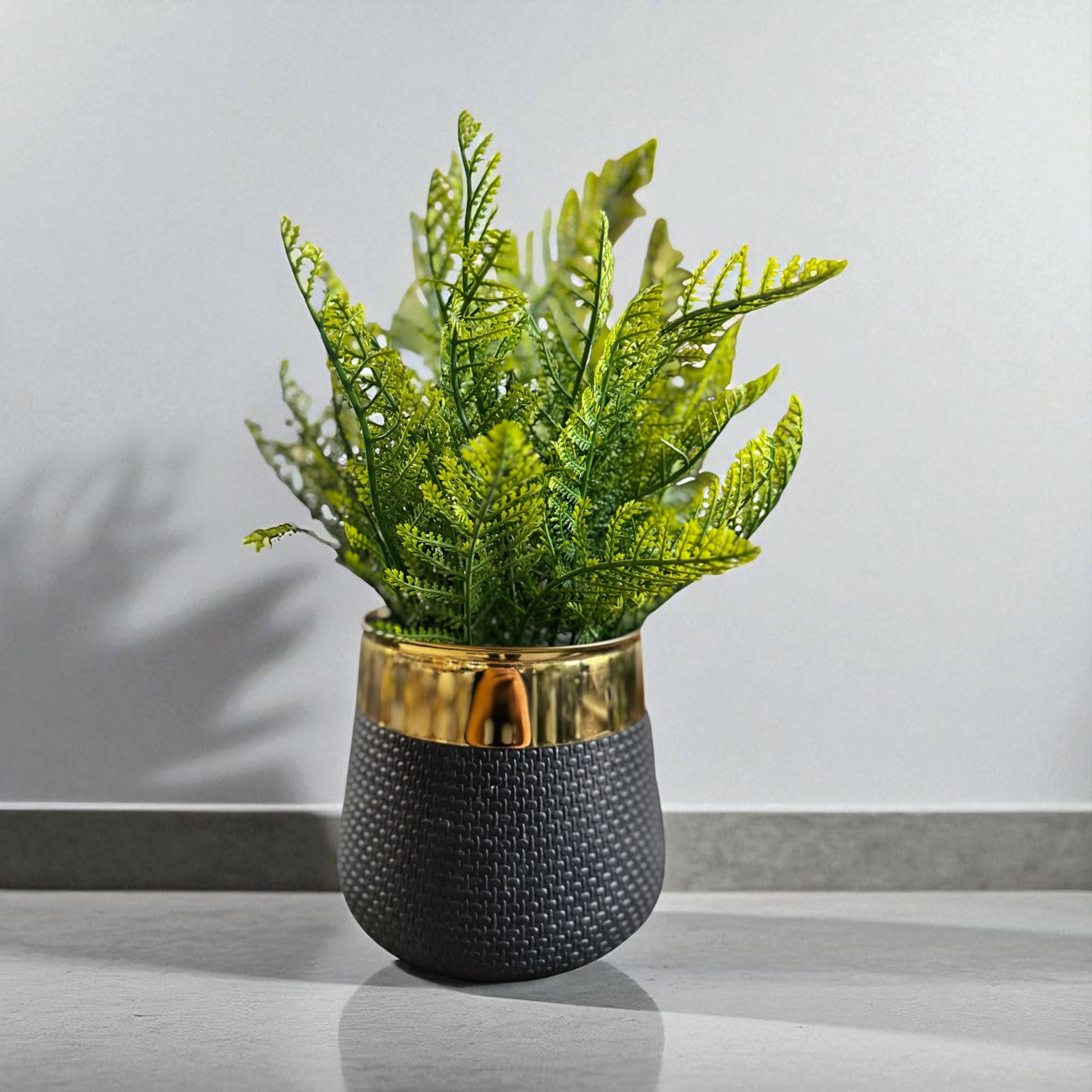 Modern Leaf Pot